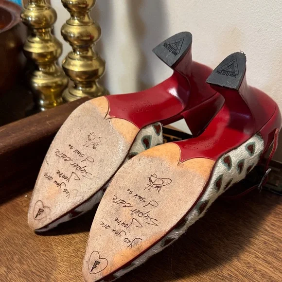 John Fluevog POSER
LILY ROSE
D’ORSAY MARY JANE HEEL Heart Shoes - Picture 9 of 12